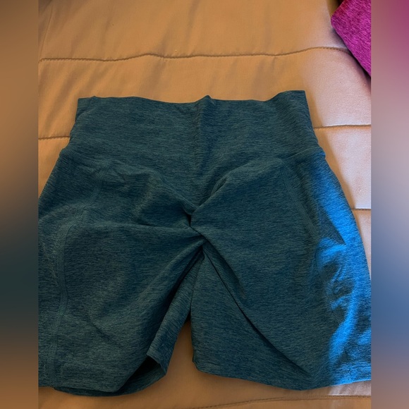 Bombshell tiny waist shorts - Picture 3 of 5